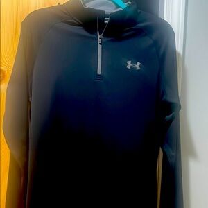 Under Armour Midnight Black Half-Zip Top / long sleeve size small